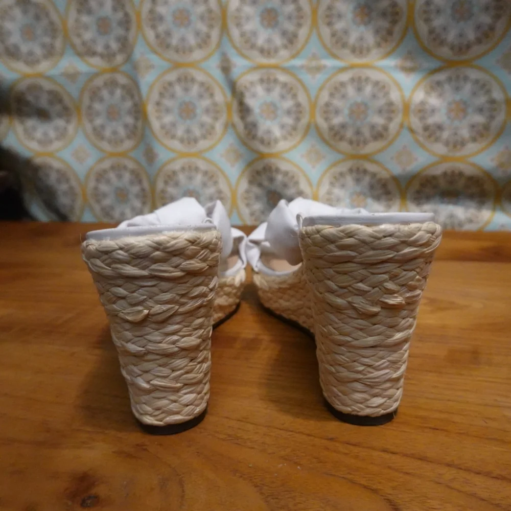 SCHUTZ White Slip-on Mule Sandals with Woven Raffia Covered Wedge Heel, size 8 - Picture 3 of 9